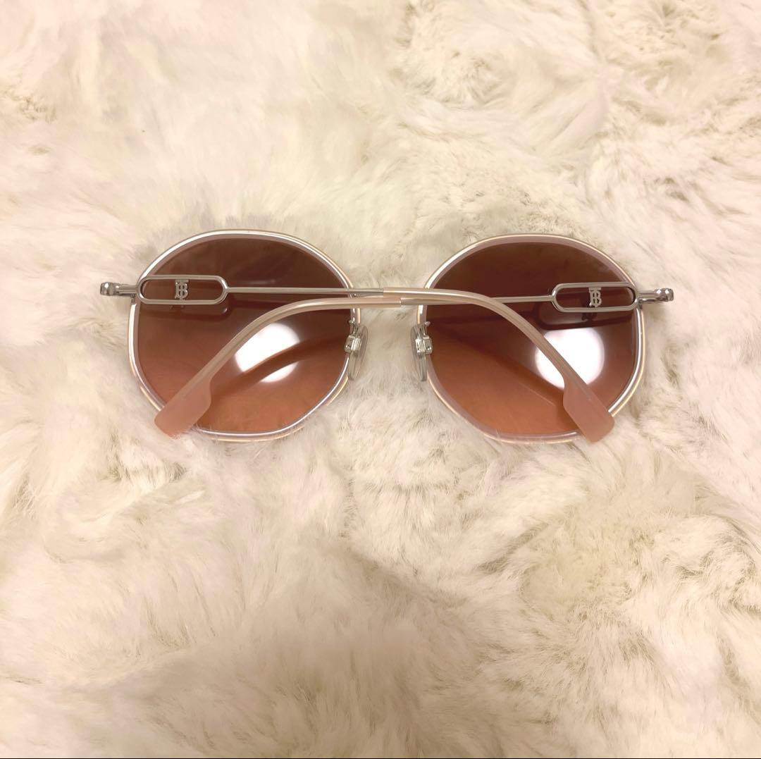 Burberry サングラス　ピンク　佐藤ノア