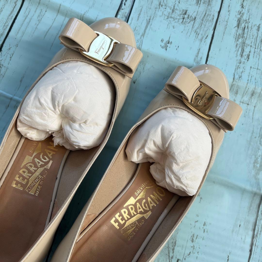 サルヴァトーレフェラガモ パンプス　23cm