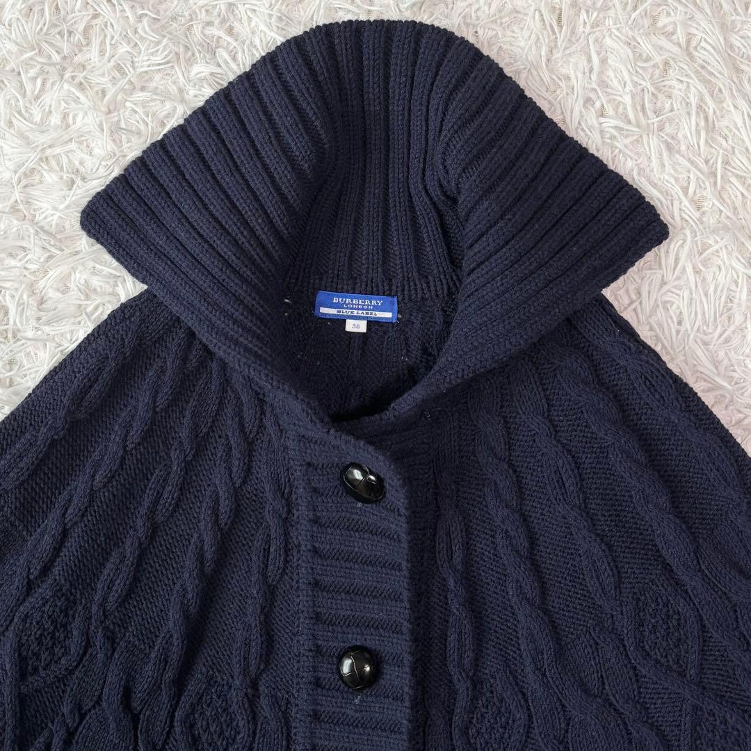 極美品✨バーバリーブルーレーベル ポンチョ ケーブルニット 胡桃ボタン ネイビー