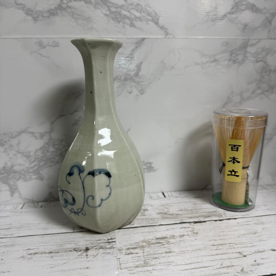 李朝青花染付、蔦葉紋様、面取り6面。徳利。箱サービス。