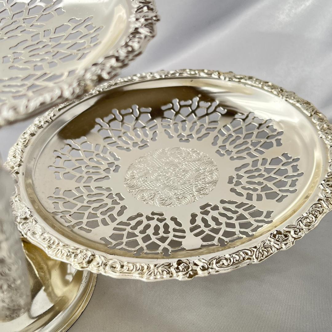 【英国 】エンボスと透かしのケーキスタンド Queen Anne