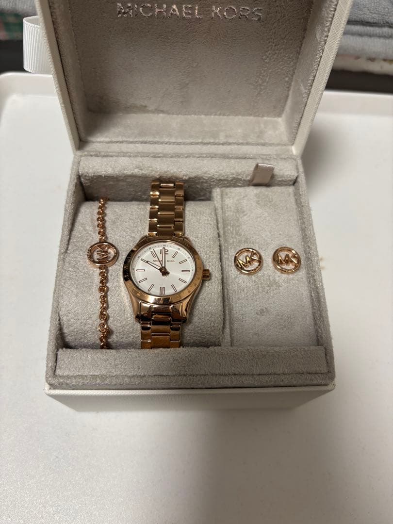 マイケルコース　腕時計　ブレスレット　ピアス