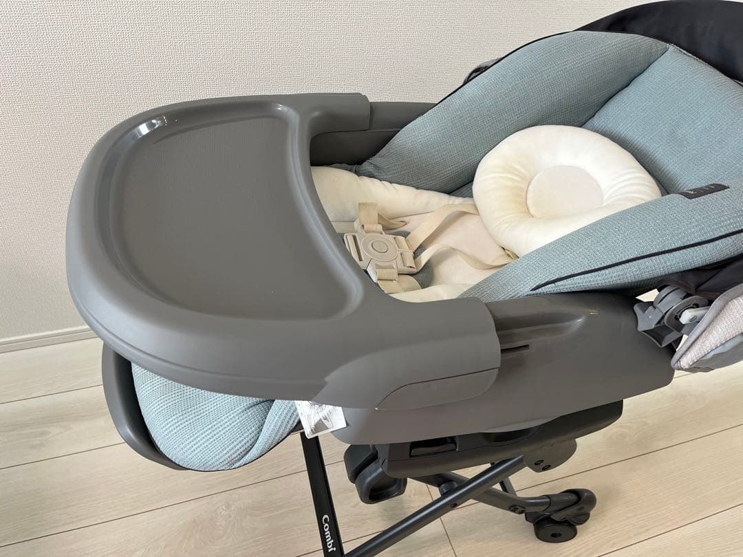 【ほぼ新品】コンビ ホワイトレーベル ネムリラ AUTO SWING