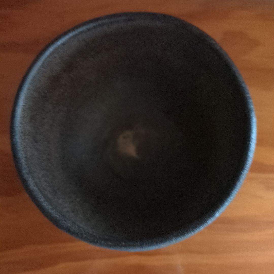 黒い茶碗 伝統的なデザイン　初代寒川栖豊　那智黒茶碗　黒楽茶碗