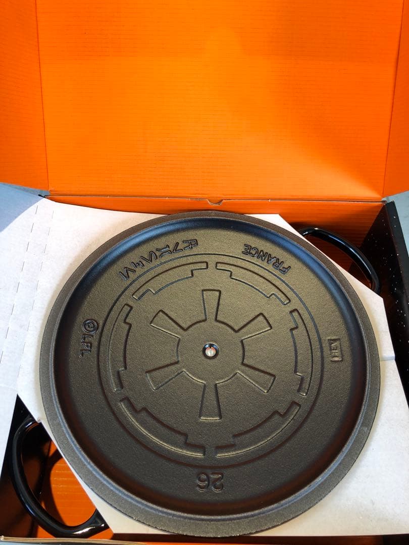 再お値下げ⭐︎ルクルーゼ　スターウォーズ　ココットロンド26cmシャイニーブラック