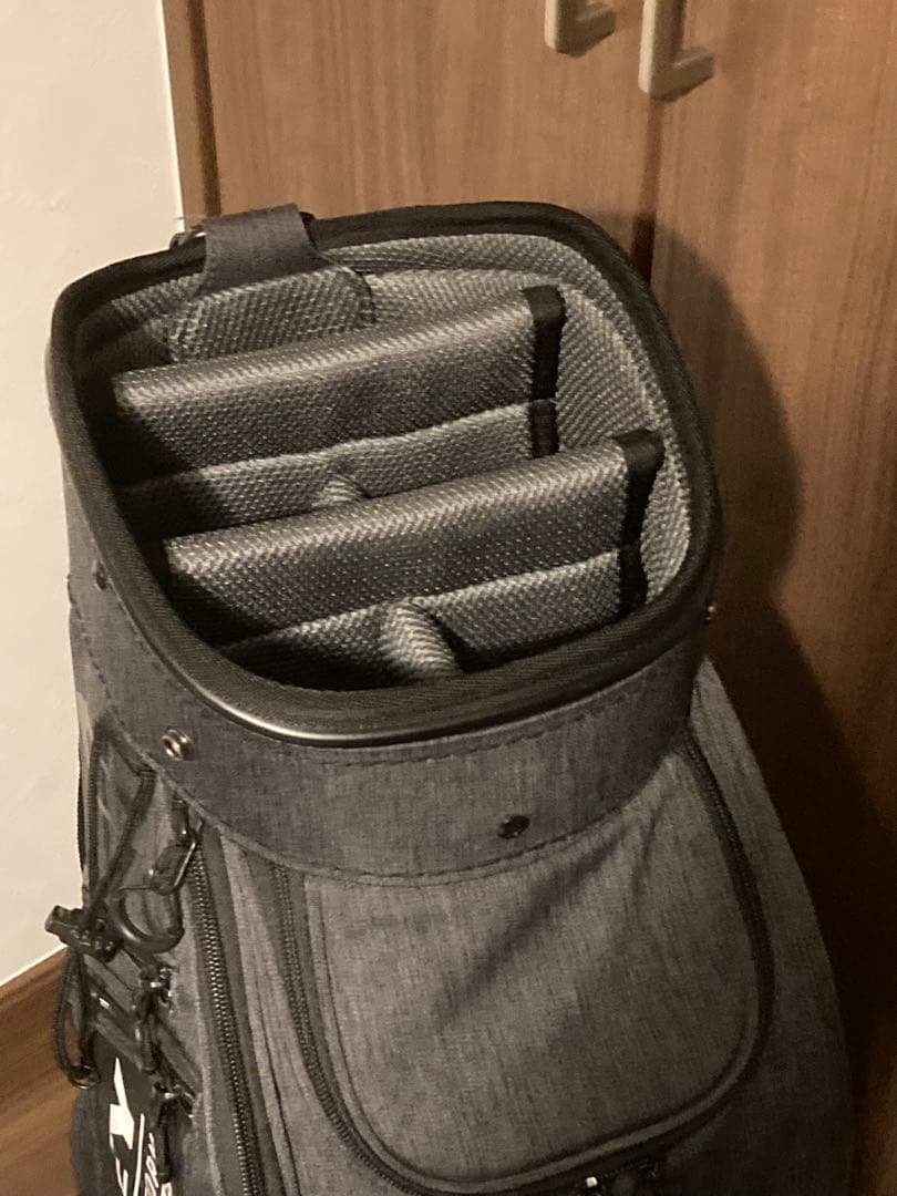 ほぼ未使用 オークリー キャディバッグ 人気のグレー 9.5
