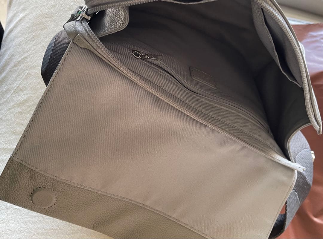 ear PAPILLONNER イアパピヨネ グレーボディバッグ