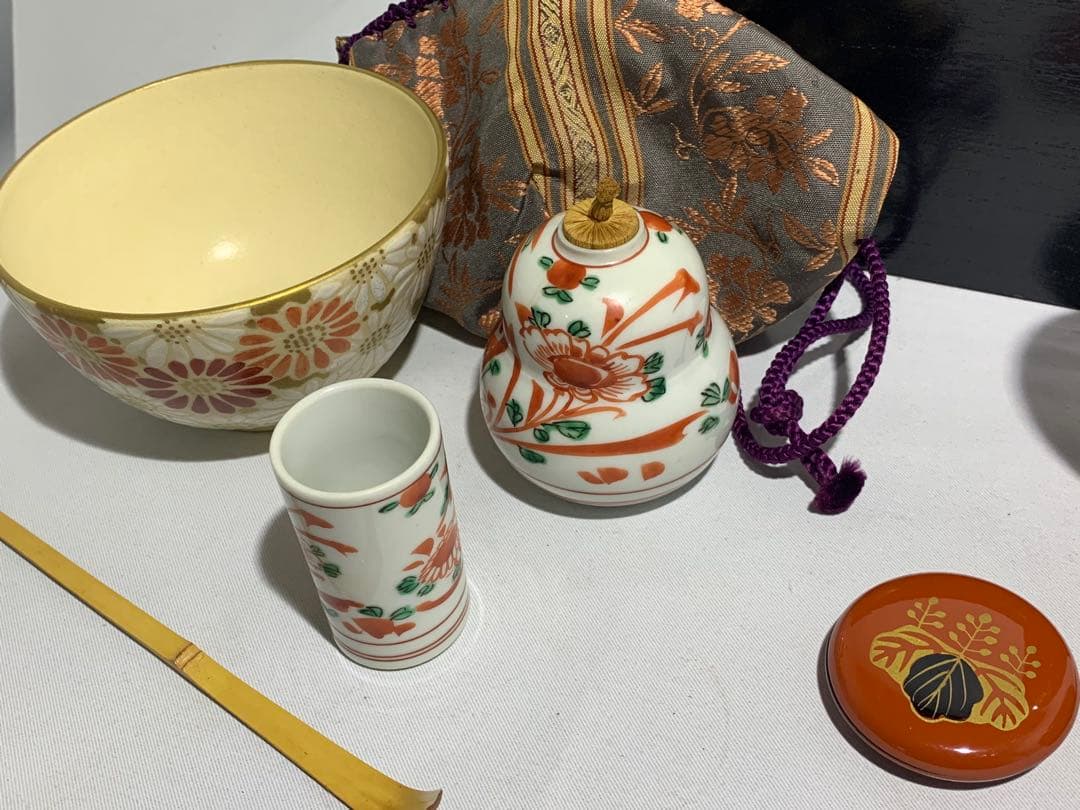 茶箱揃え　瀬戸焼　美濃焼　振出し　棗　香合　茶杓　巾筒　仕覆