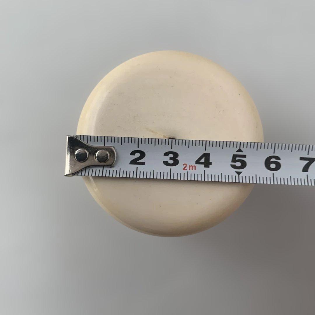 蓋付き保存容器　高さ7cm, 幅5.5cm