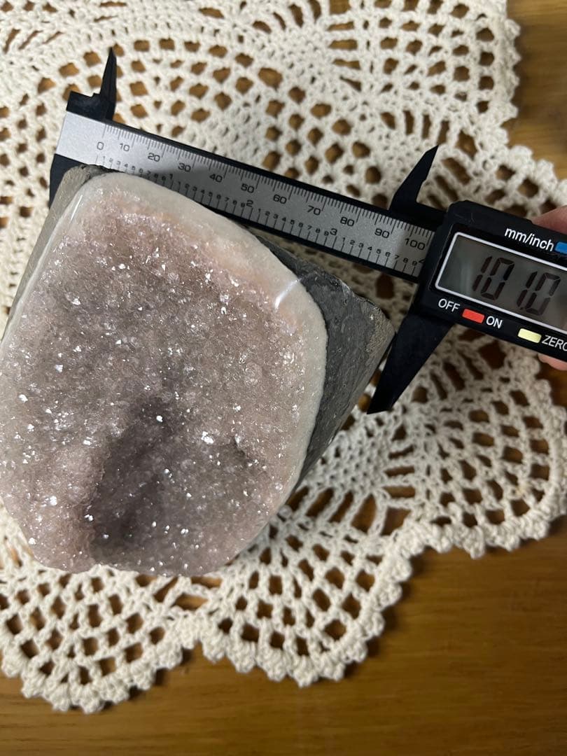 【天然石】④ピンクアメジストドーム 紫水晶　ジオード　原石　置物 木製台座付き