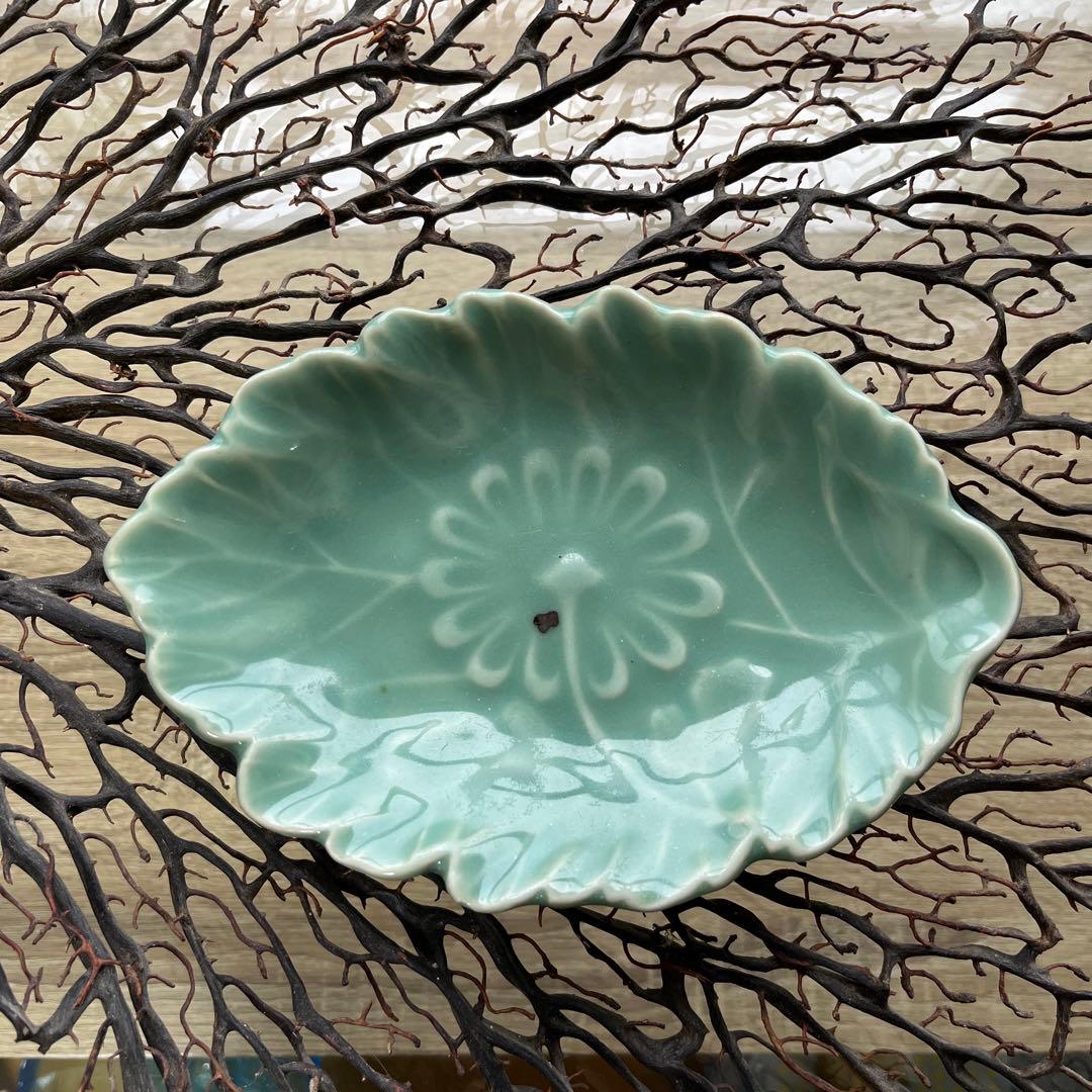 骨董　古伊万里　伊万里　菊花　変形皿　中皿　膾皿　１客限り