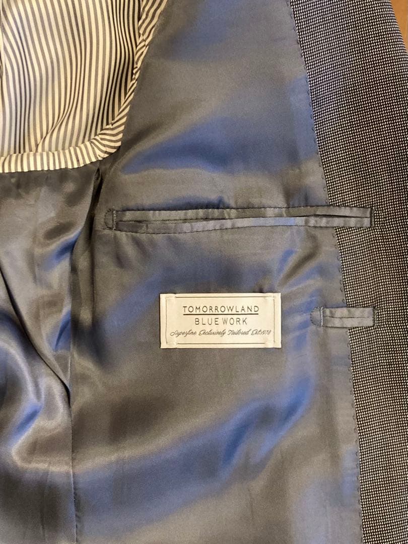 TOMORROWLAND新品スーツ