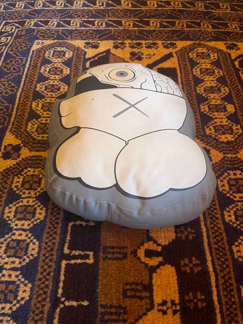希少　kaws original fake cushion pillow