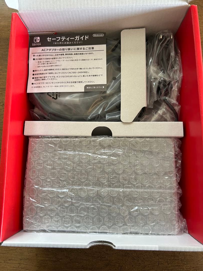 すず　Nintendo Switch 本体 青/赤 Joy-Con付き