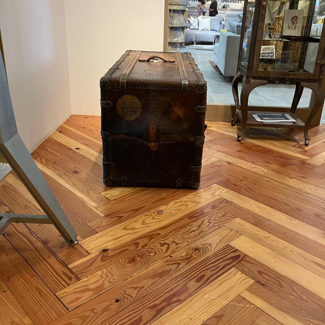 アンティーク　大きなトランク　レザー