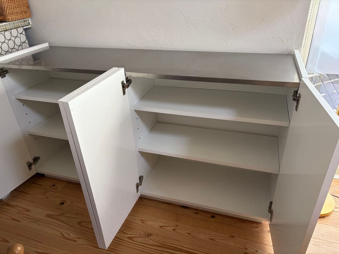 LOWYA ホワイトキャビネット 可動棚付き