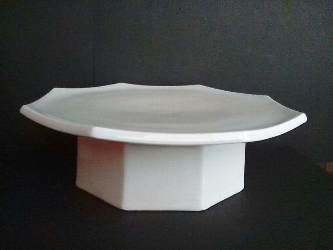 陶芸家中西美和作　白磁八角台鉢(はっかくだいばち)