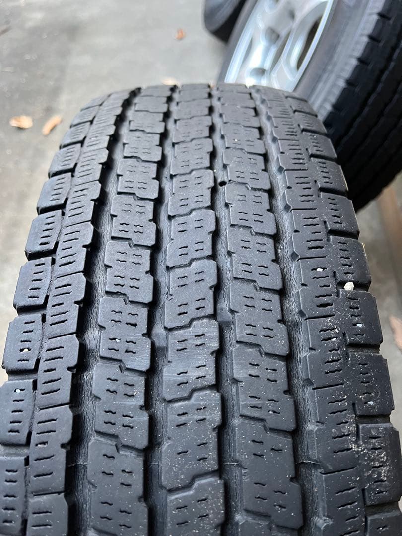 ハイエース　スタッドレスタイヤ4本セット 195/80R15