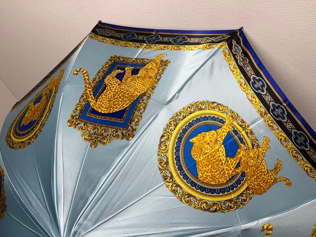 未使用　ジャンニベルサーチ 豹柄 折りたたみ傘 Gianni Versace