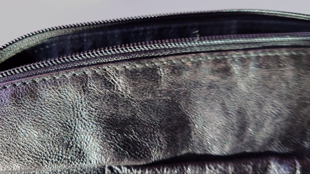 イヴ・サンローラン　リブゴーシュ モンバサ