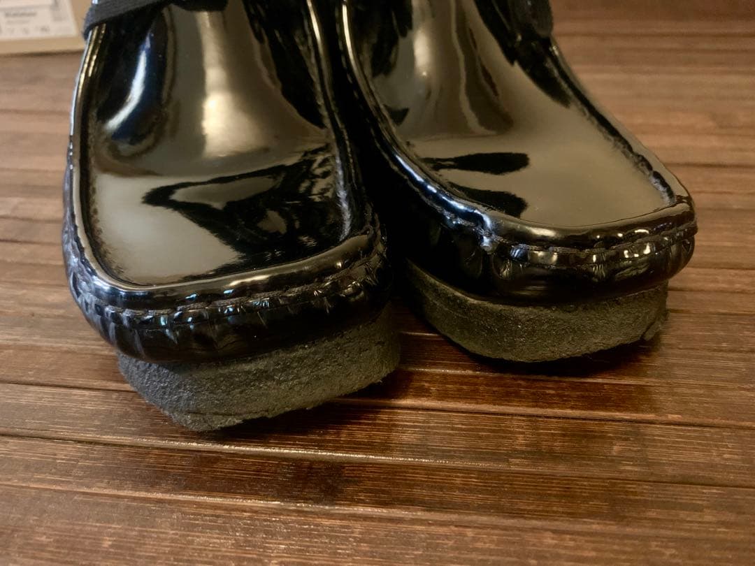 Supreme × Clarks patent leather wallabee