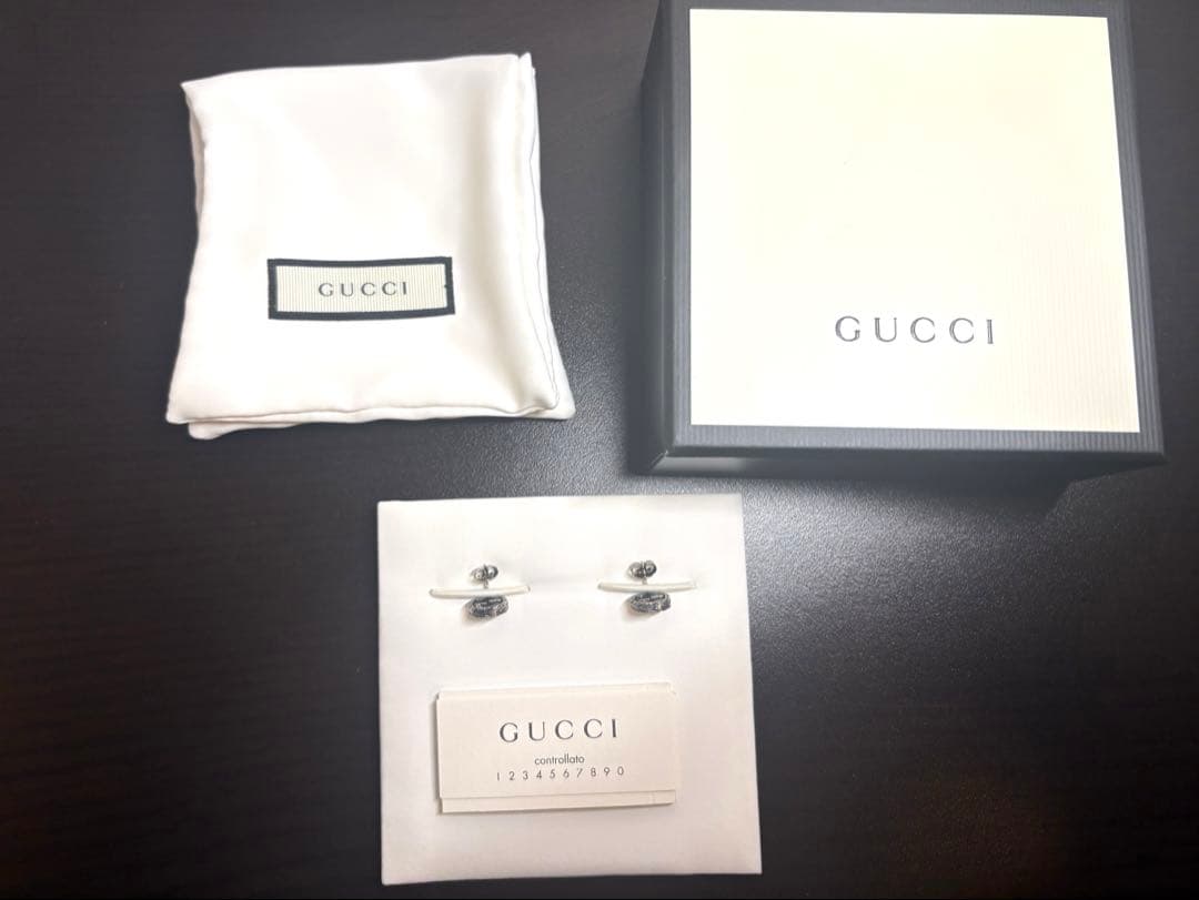 未使用　極美品　グッチ　GUCCI シルバー ピアス インターロッキングG 両耳