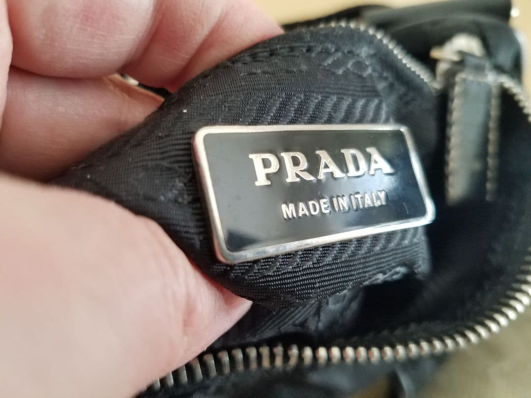 PRADA　純正　ブラックナイロンボディバッグ・ウエストポーチ