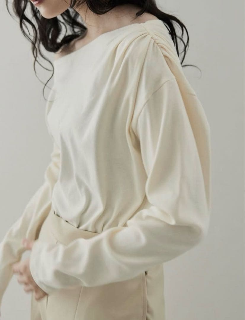 L*1様 未使用 MEER. SHOULDER GATHERED TOP CRM