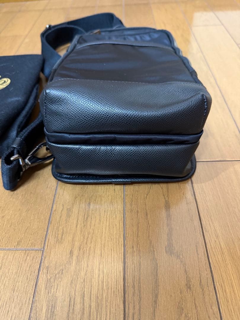 【トリさん】オロビアンコ　SOLO PER TE　ボディバッグ