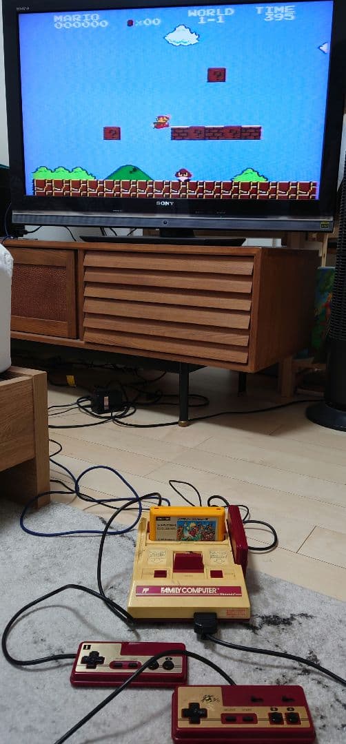 ファミリーコンピュータ本体（ソフト4本付）