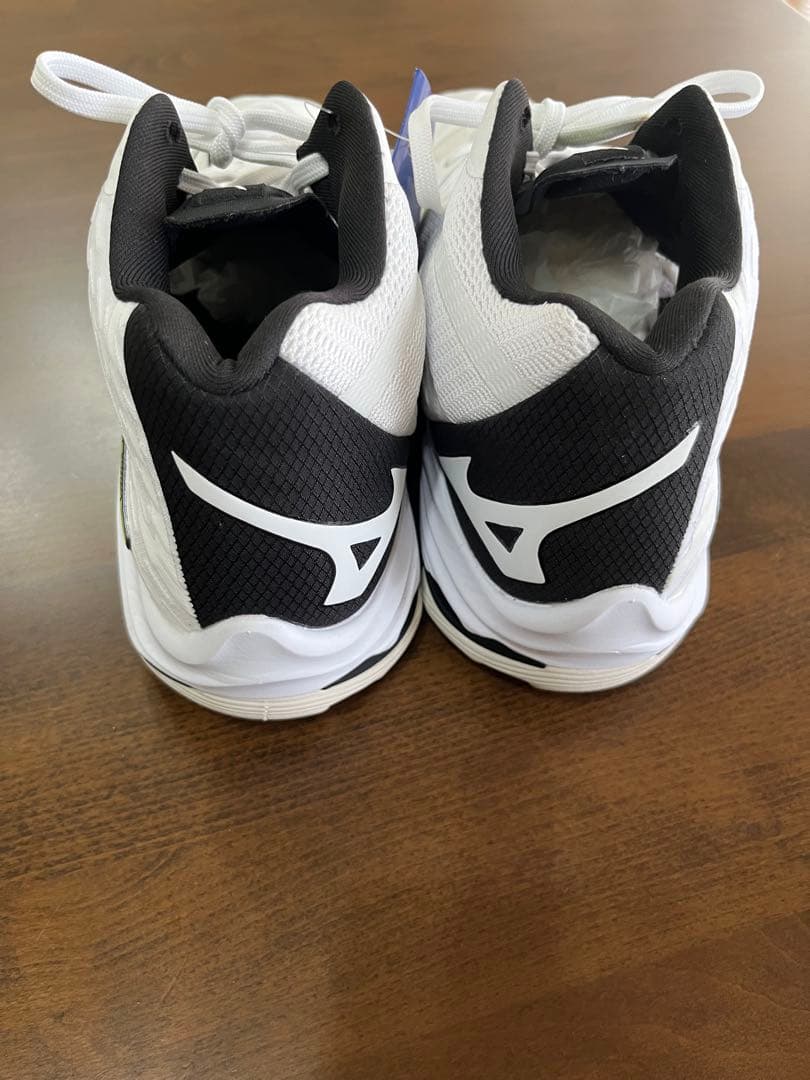 Mizuno バレーボールシューズ ウェーブライトニング新品ふだ付き　24.5㎝