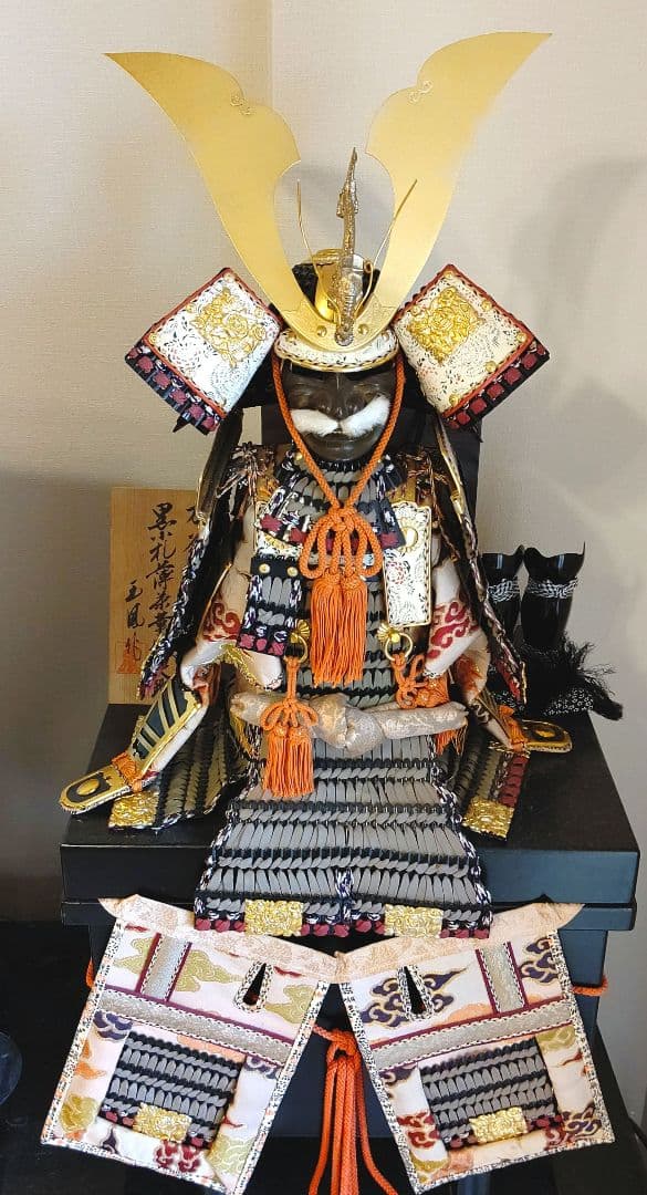 五月人形 黒小札 大鎧 玉鳳作 鎧兜 鎧飾り 端午 節句 ケース付き