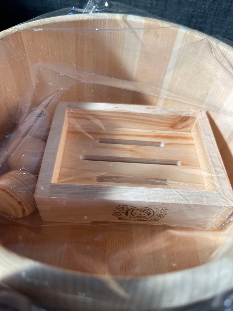 ハローキティ　風呂桶　石鹸置き　湯玉セットです。さらに、お値下げ中です。