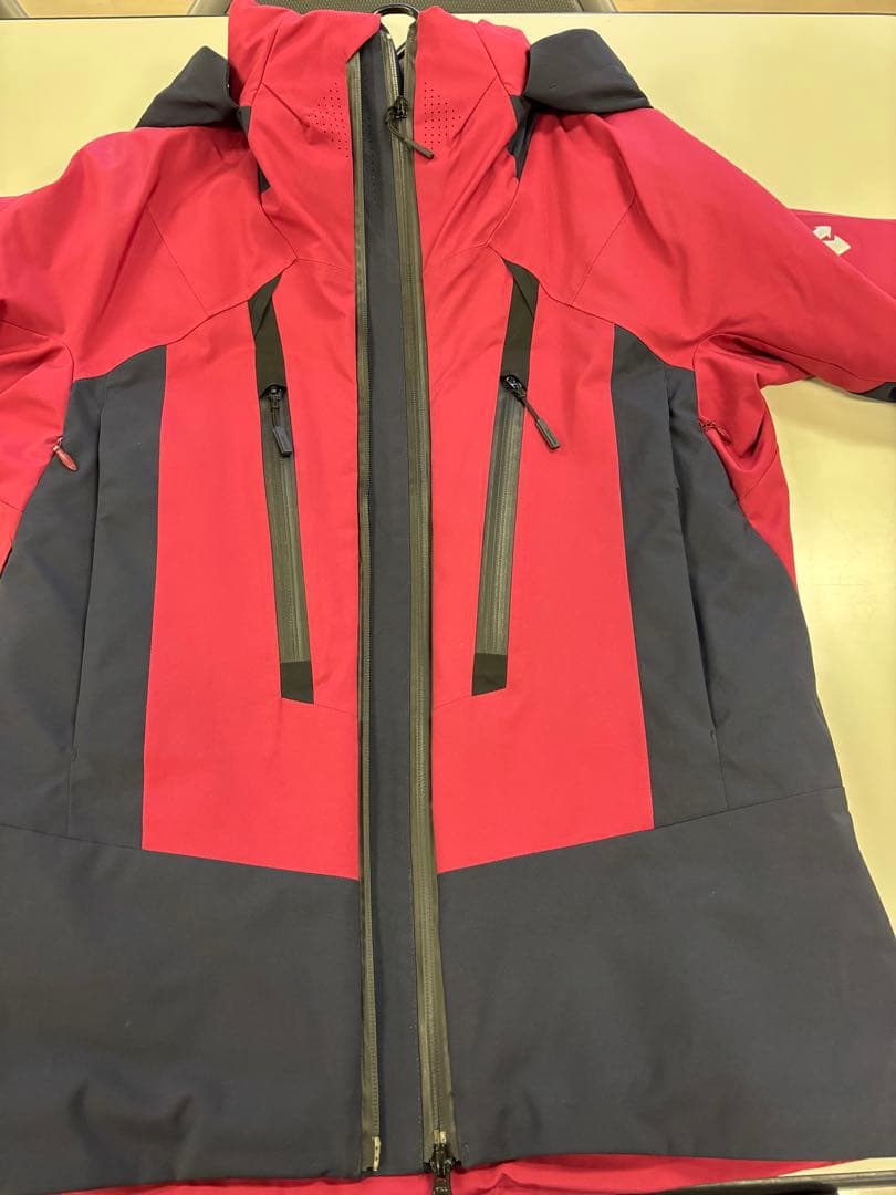 DESCENTE スキーウェア22/23モデルSサイズジャケットのみ