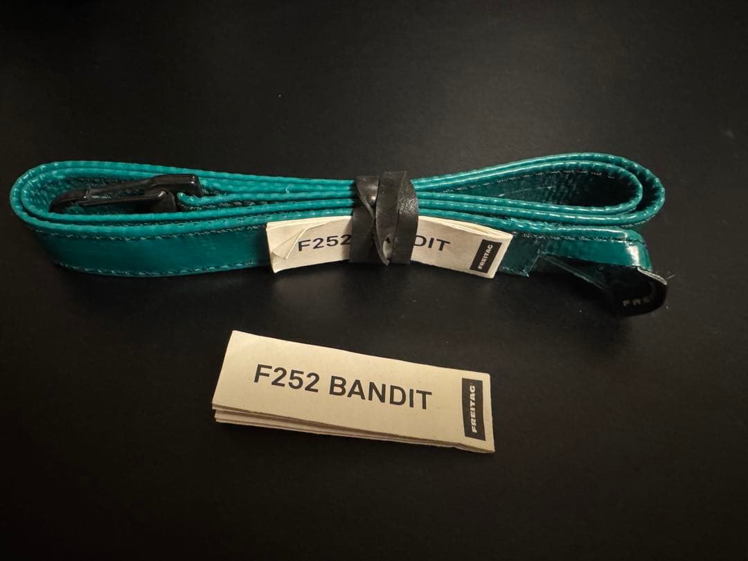 FREITAG E001 KOTKIN+F252 BANDIT（赤と緑）