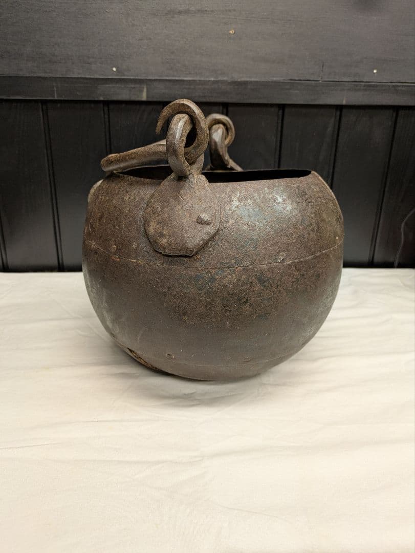 アンティーク　古いアイアンのバケツ/鉄のつるべ 　　鉢カバー　 古家具　ビン　缶