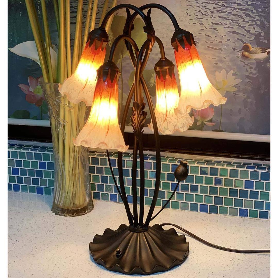 ステンドグラスの美しさが際立つオシャレなランプ