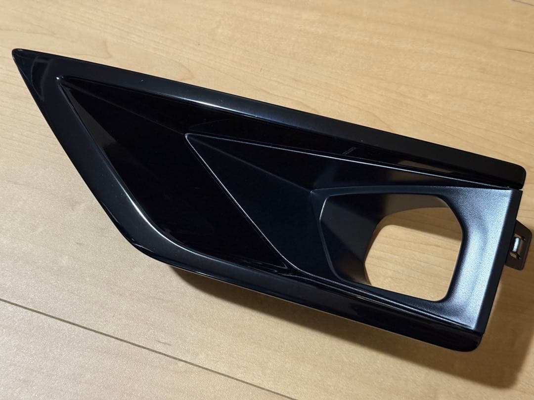 DELICA D:5フォグランプガーニッシュ シャモニー新車外し純正黒