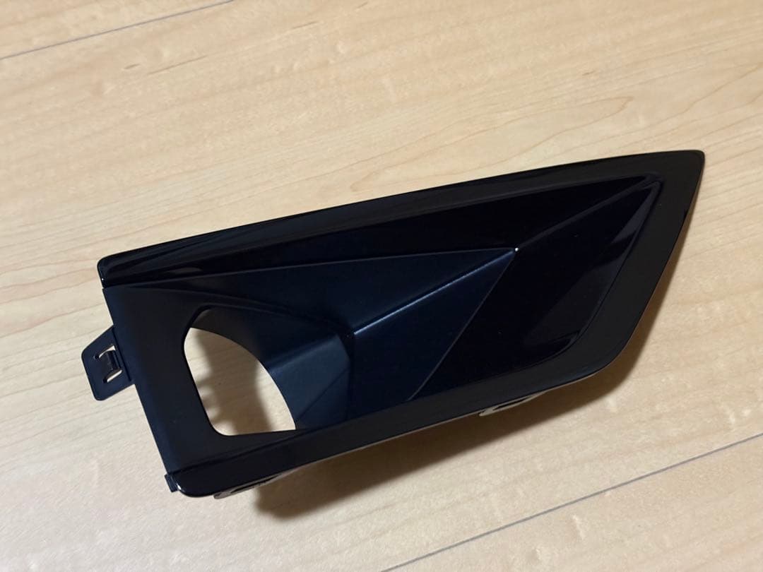 DELICA D:5フォグランプガーニッシュ シャモニー新車外し純正黒