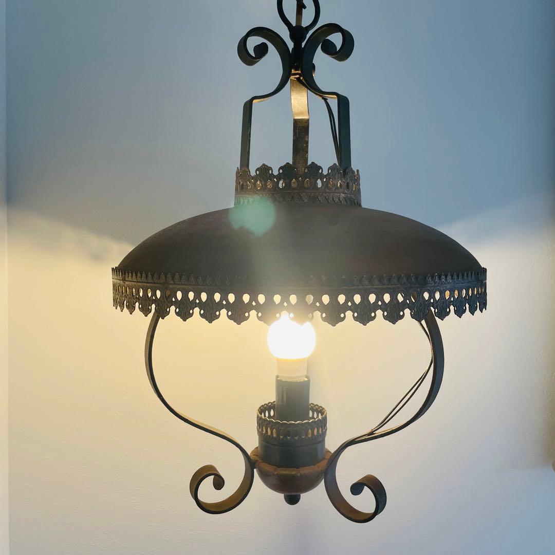 アンティーク 吊り下げランプ アイアン照明 レトロガラスペンダントランプ灯 電傘