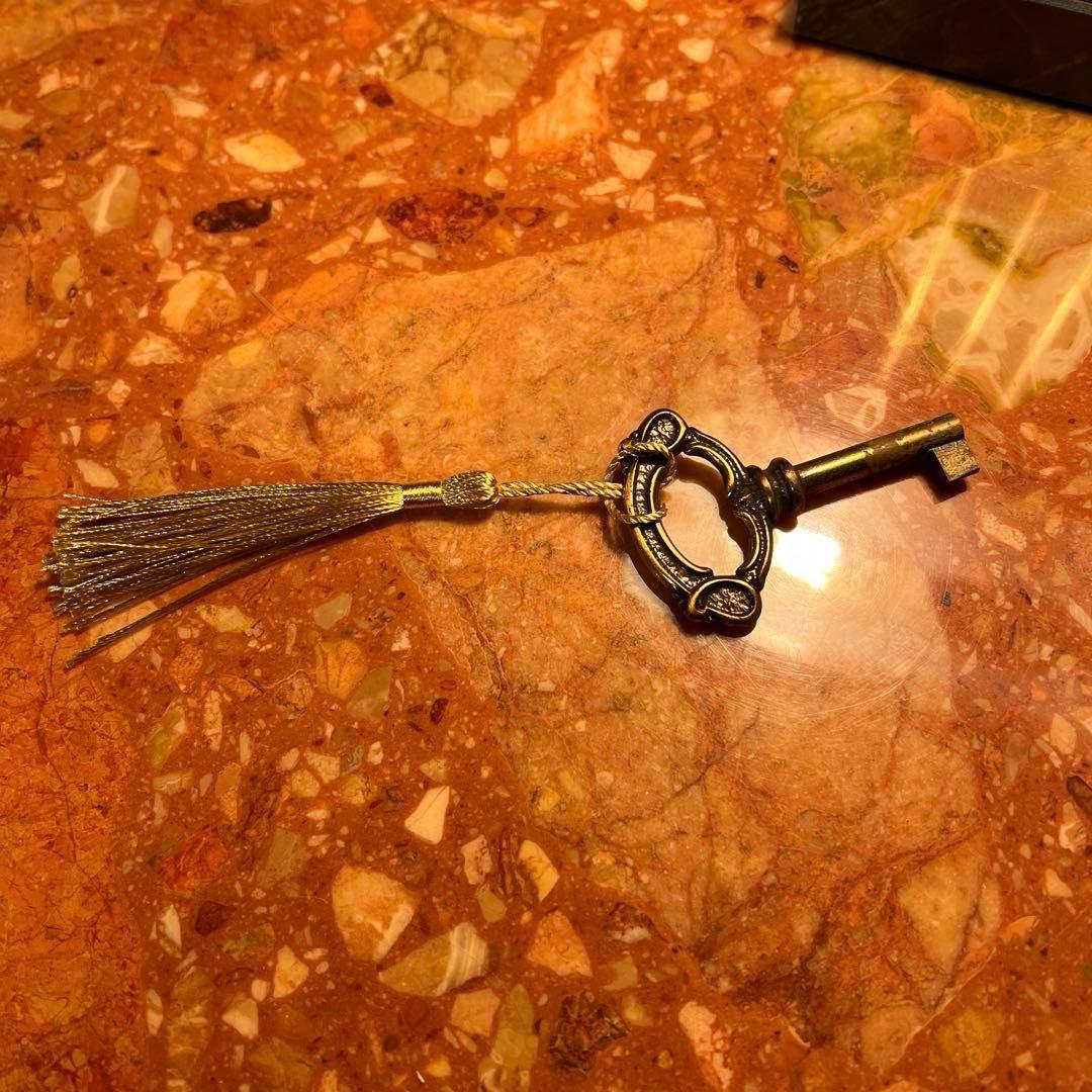 ラルフローレン・ブティック什器イタリア製ロココ貝殻花柄キャビネット　50年前