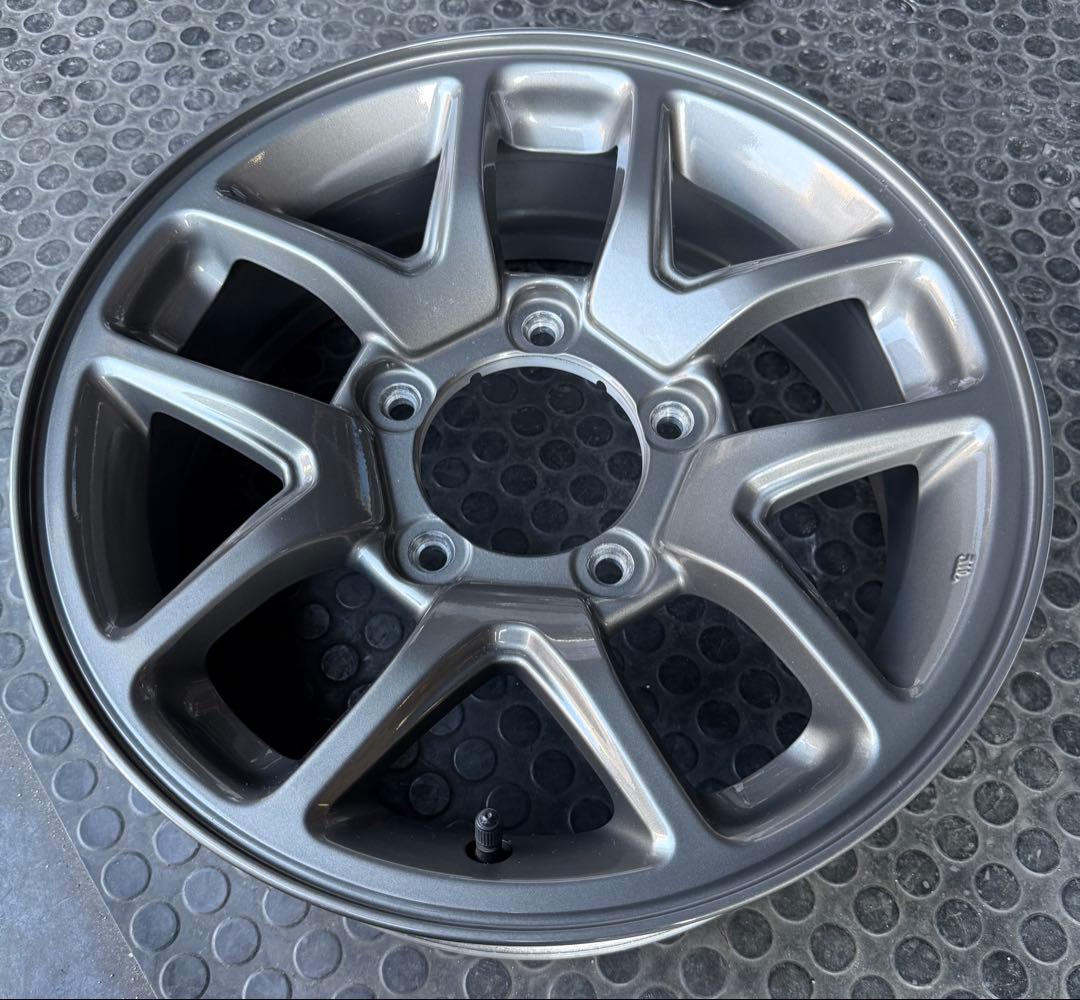 JB64W ジムニー　純正アルミ　新車外し　16インチ　背面　キャリア　表面化