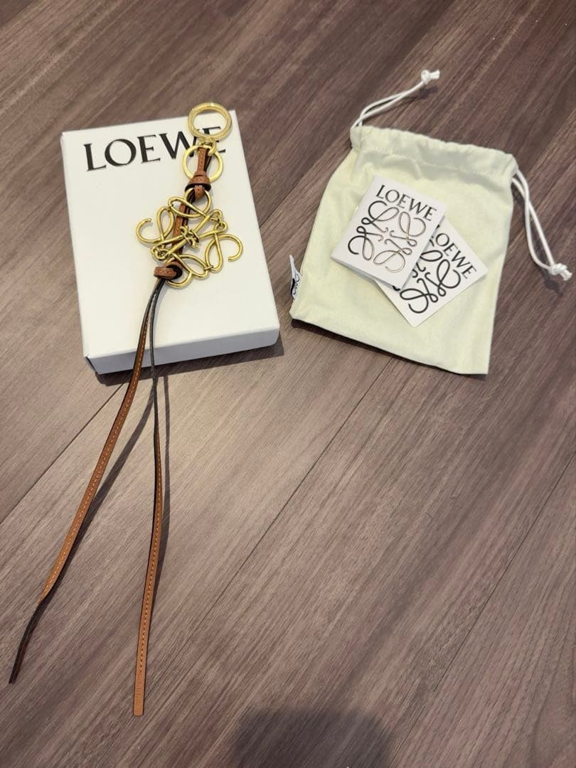 新品LOEWE アナグラムチャーム