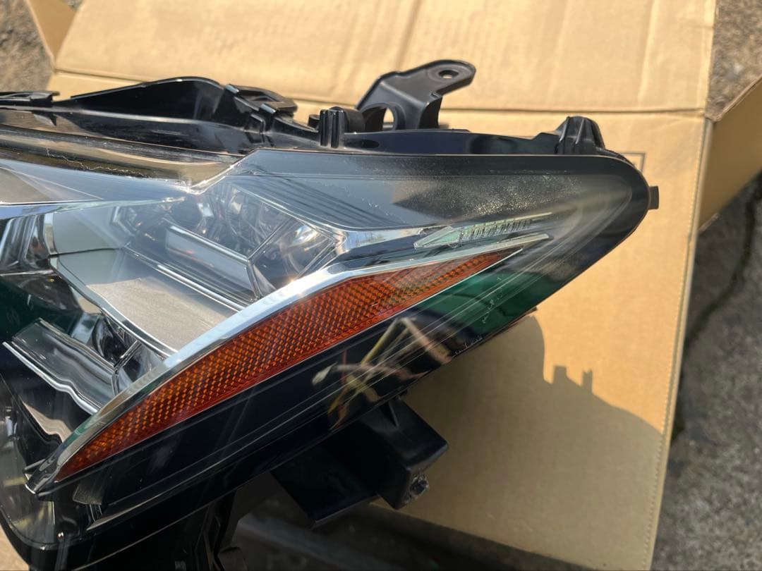 レクサスRC300hの左ヘッドランプ