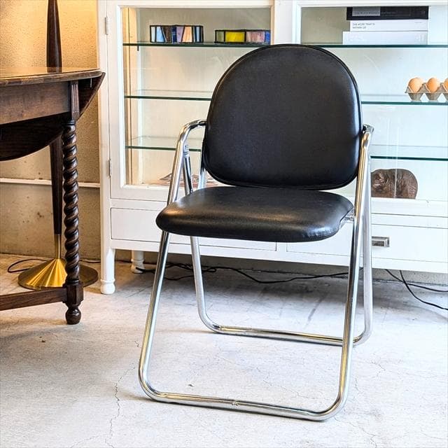 コクヨのフォールディングチェア①