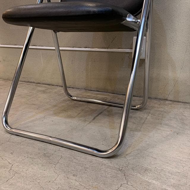 コクヨのフォールディングチェア①