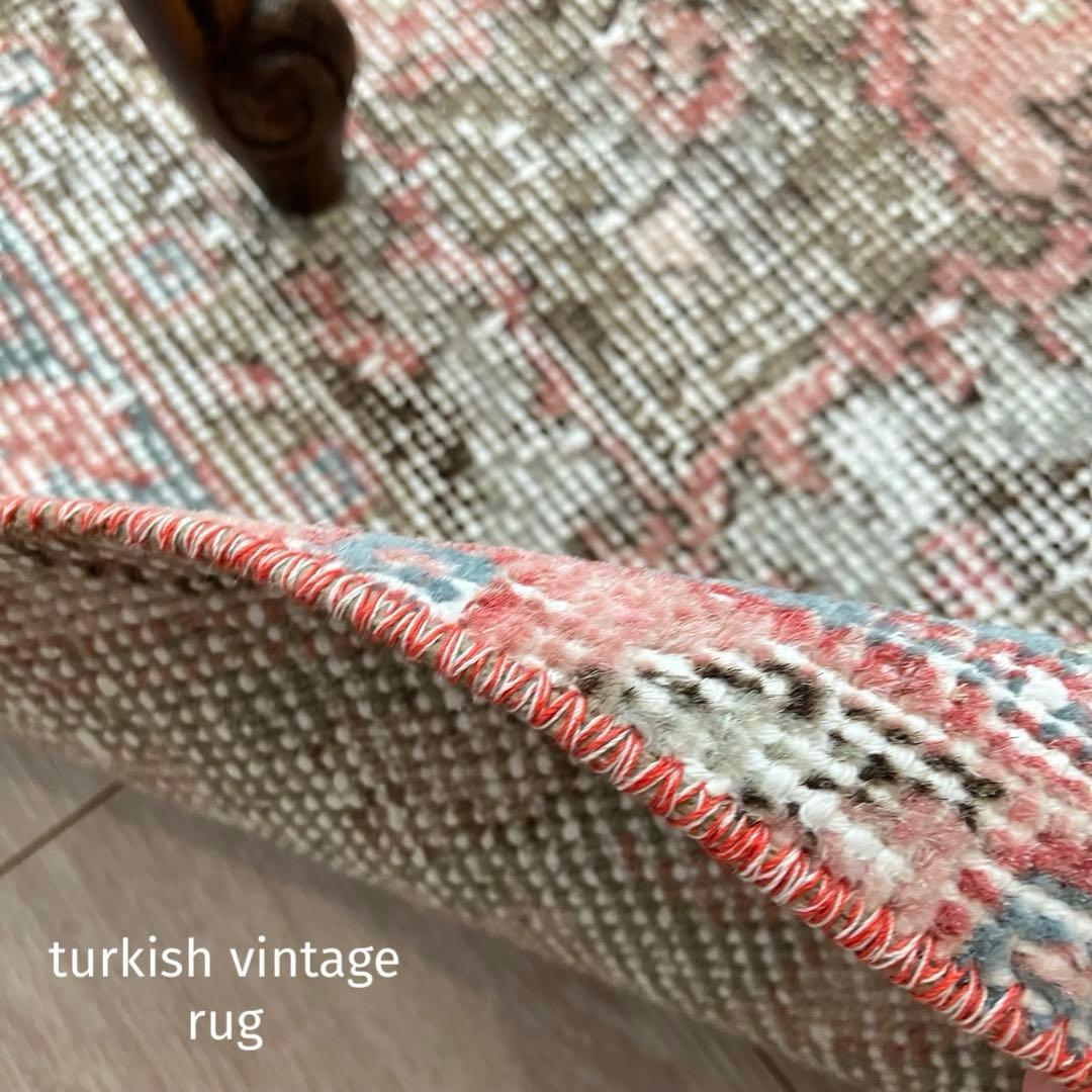 淡ピンクレッド✳︎50×110くすみブルーココの字フラワー　トルコヴィンテージラグ