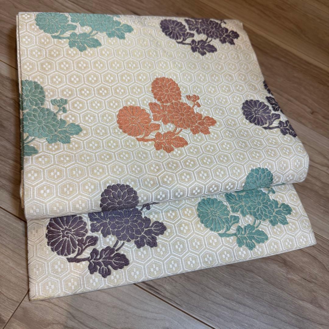 三越　超美品　人間国宝　喜多川平郎　有職唐織　名古屋帯　着物　376 白　紫