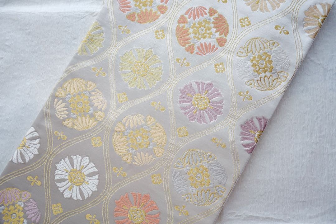 正絹　六通袋帯　立涌宝華紋　唐織　銀地　入学式、卒業式に