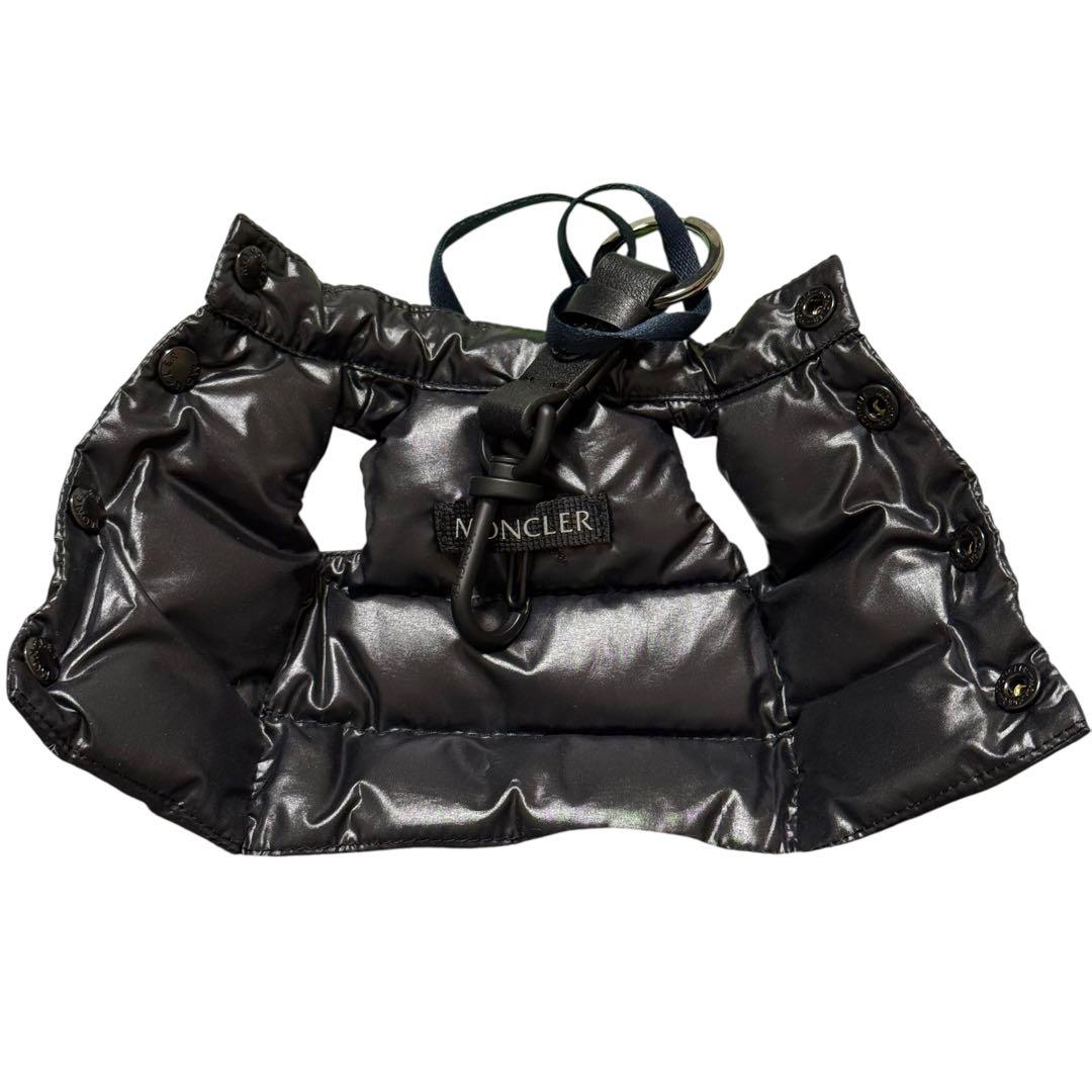 Moncler モンクレール ジレ型ロゴ パッチ キーリング key ring